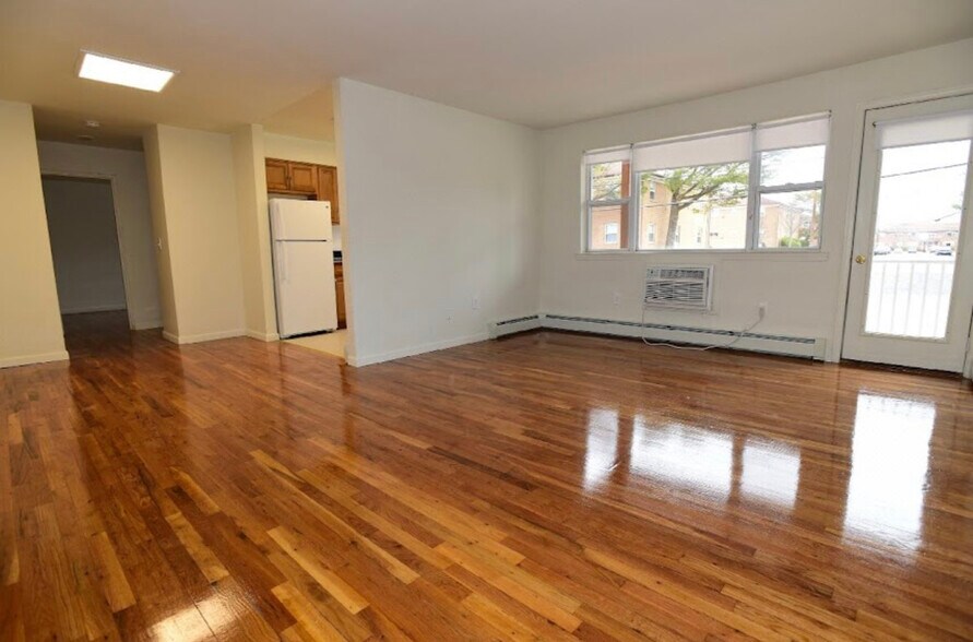 Primary Photo - 27 Minebrook Rd