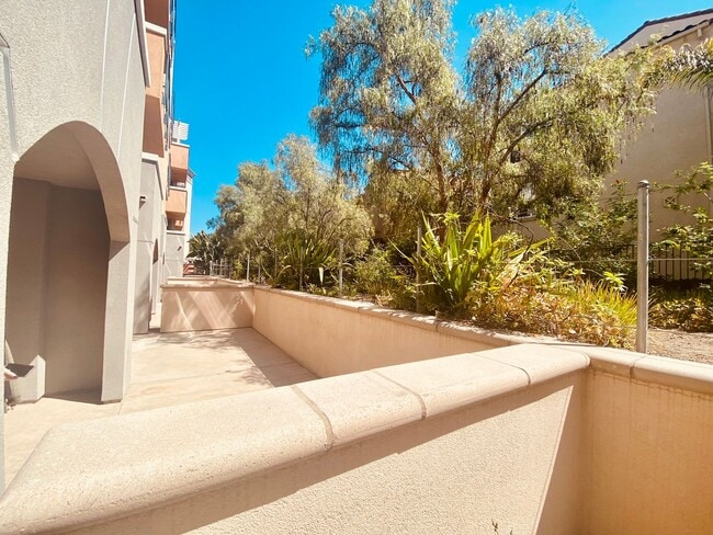 Building Photo - Stylish Coastal Living: Spacious 1BD with Huge Patio + Premium Amenities