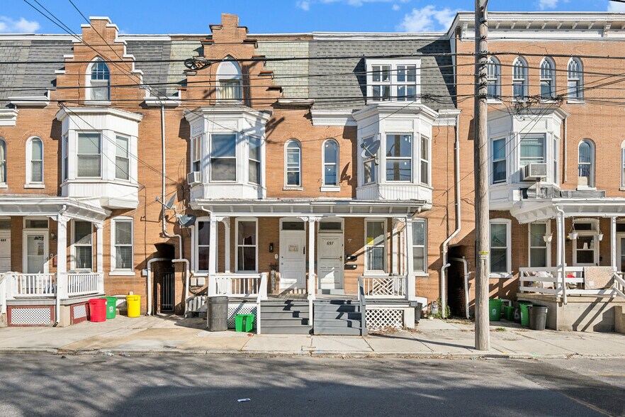 Primary Photo - 657 W King St