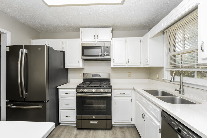 Building Photo - 80 Belmont Park Ln