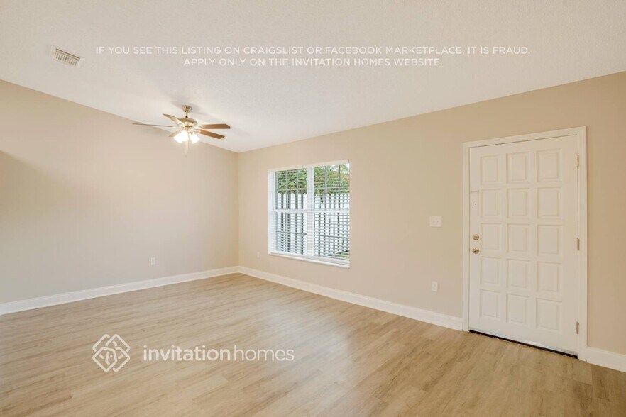 Building Photo - 16850 SW 92nd Ave