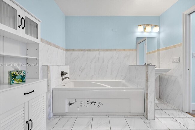 Building Photo - 311 N Surf Rd