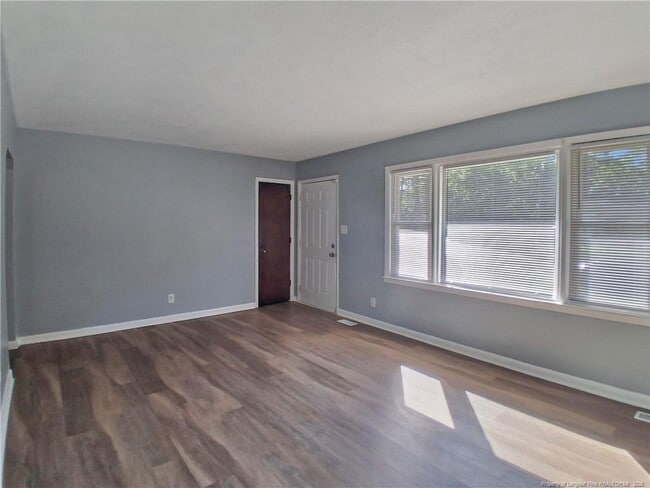 Building Photo - 1086 Essex Pl