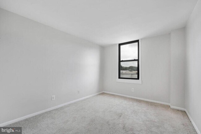 Building Photo - 4600 Duke St