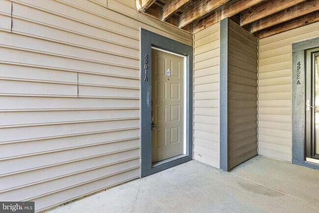 Building Photo - 4901A Dunbarton Rd