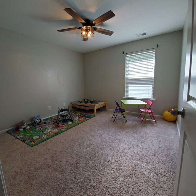 Building Photo - 121 Tupelo Way