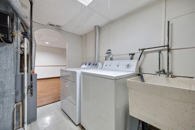 Building Photo - 1525 Columbia Ct