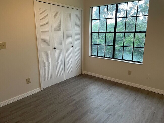 Building Photo - Spacious 3-Bed, 2-Bath Condo Oasis in Beautiful Suntree