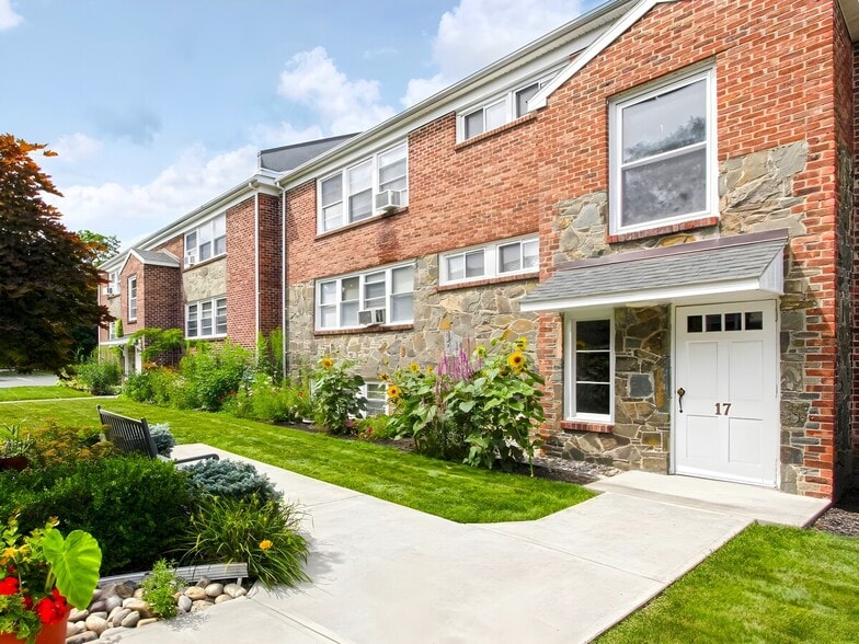 Primary Photo - Menands Gardens