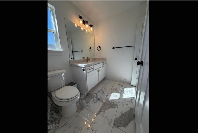 Building Photo - 98 S Serrata Ln