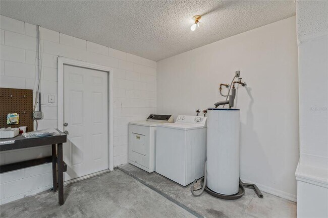 Building Photo - 2711 N Dellwood Dr