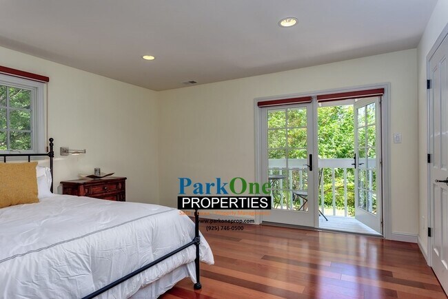 Building Photo - Amazing Moraga Home with incredible lot!