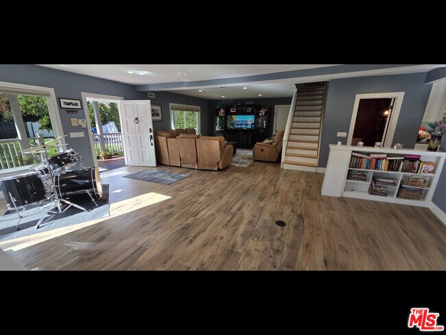 Building Photo - 4744 Haskell Ave