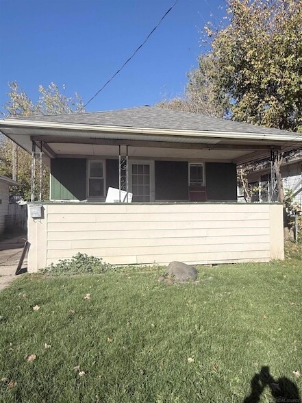 Primary Photo - 836 Victoria Ave