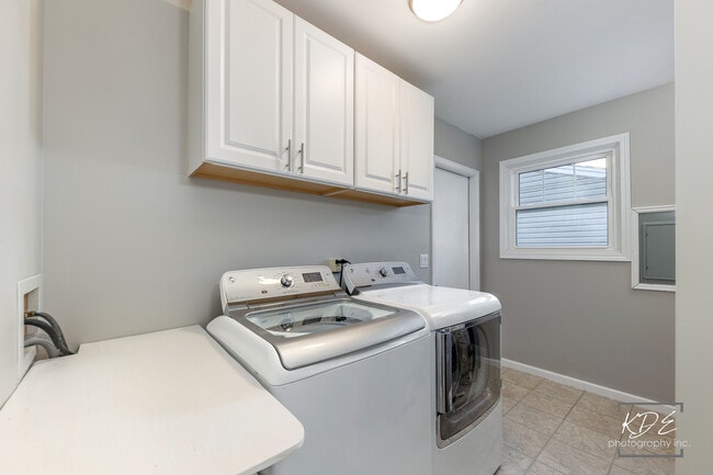 Building Photo - 350 Pearson Cir