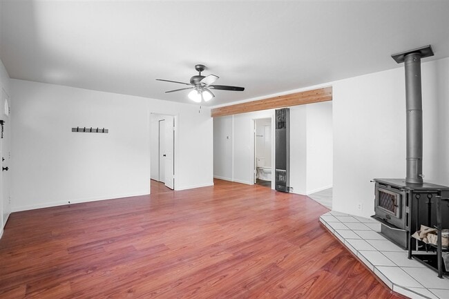 Building Photo - Huge Backyard Close to Downtown Prescott!