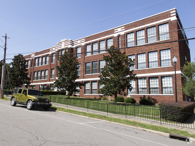 Building Photo - Braxton Manor