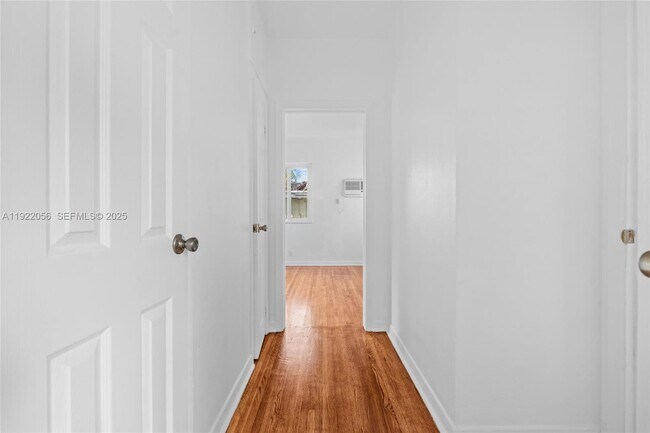 Building Photo - 201 S Biscayne River Dr