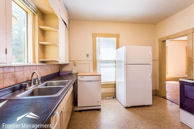 Building Photo - 3 Bedroom Home Next to City Park and Minutes From Campus and Downtown!