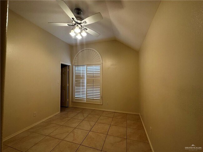 Building Photo - 2308 Oriole Ave