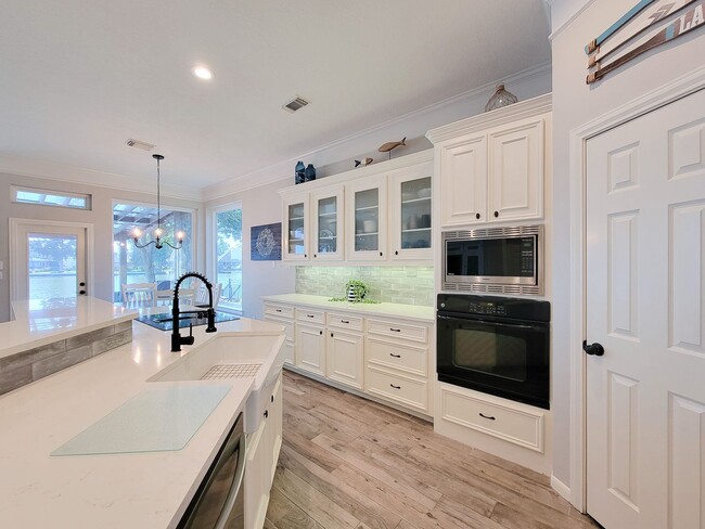 Building Photo - Beautifully designed waterfront property w...