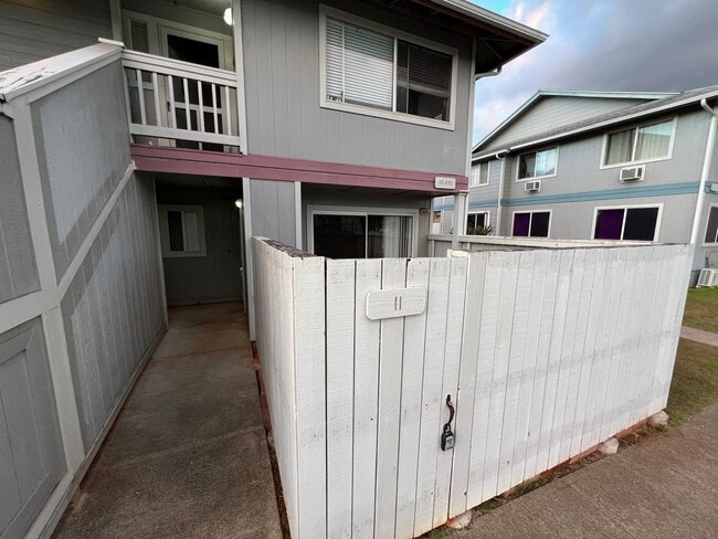 Building Photo - For Rent - [Hillsdale] 95-1195 Makaikai St...
