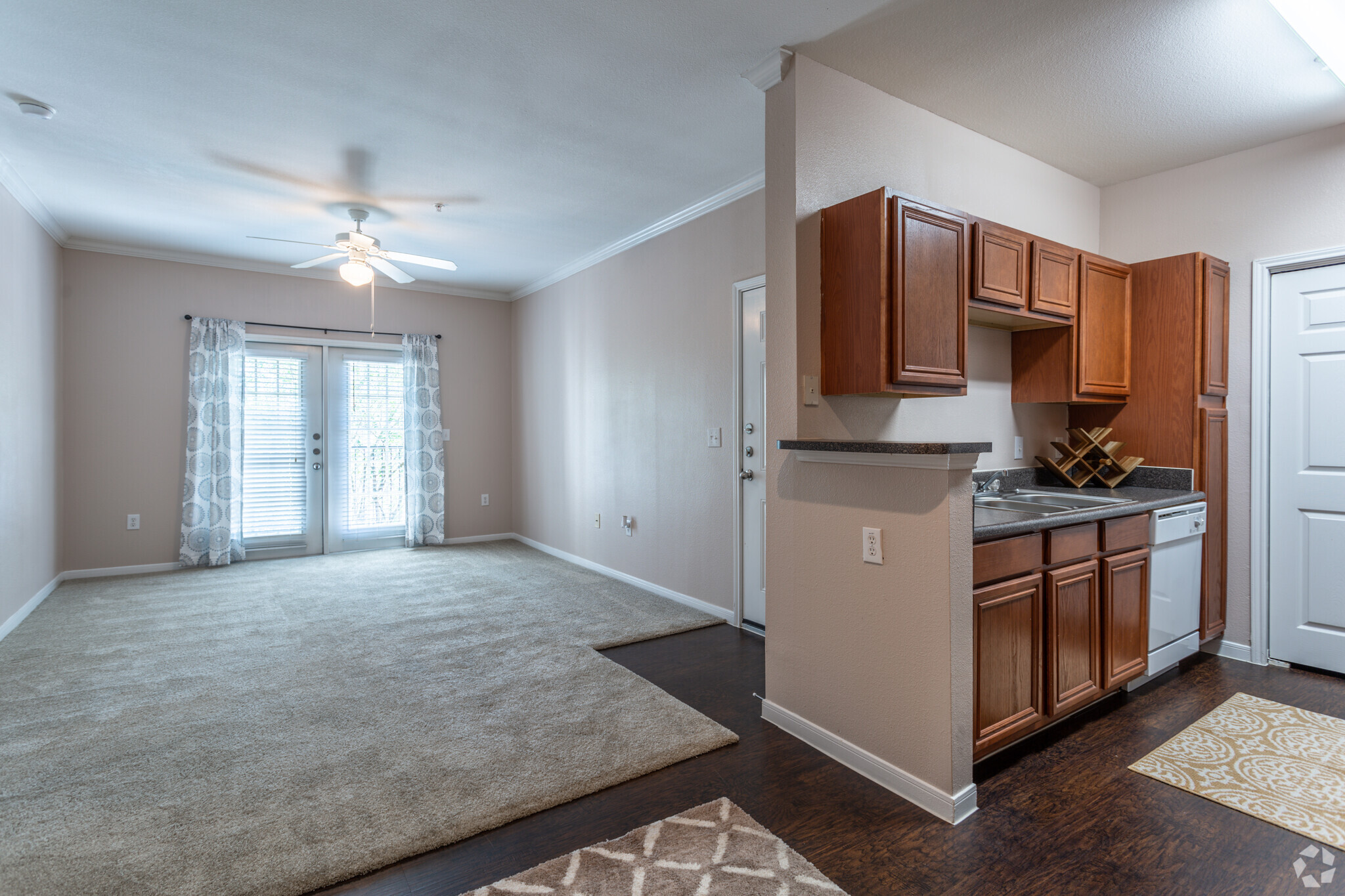 1BR, 1BA - 688SF - Baypointe Apartments