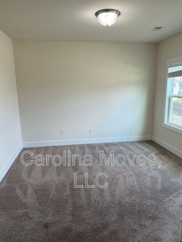 Building Photo - 6 Larson Dr