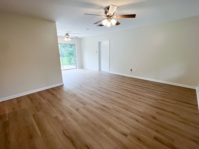 Building Photo - 3BR/1BA Pet Friendly House in NW Gainesvil...