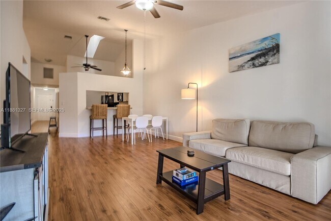 Building Photo - 7652 Pinewalk Dr S