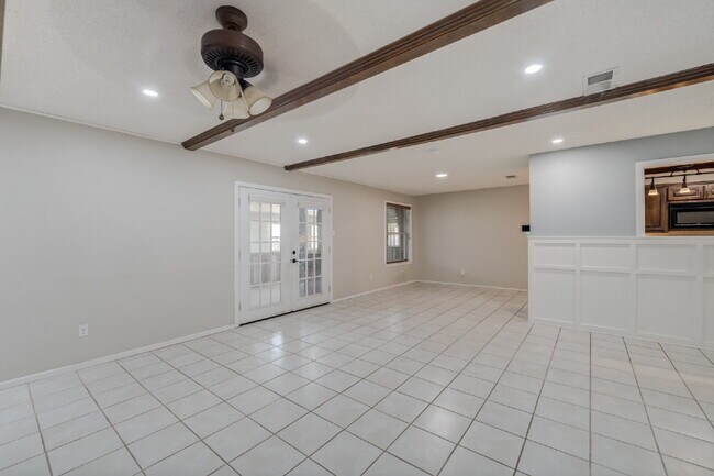 Building Photo - Spacious 3 bed 2 bath with Large Bonus Room!!
