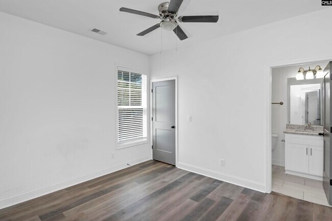 Building Photo - 2035 Rosewood Dr