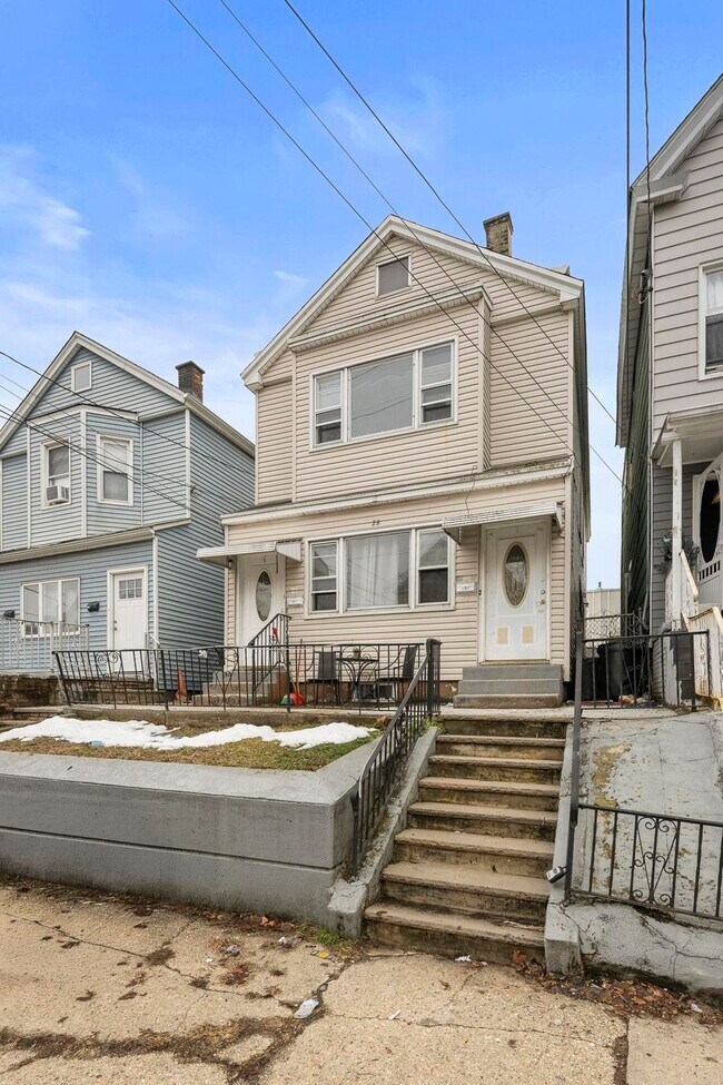 Building Photo - 28 E 49th St