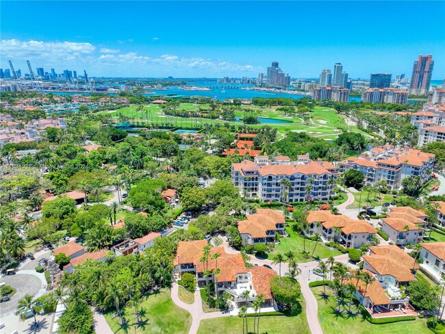 Building Photo - 15212 Fisher Island Dr