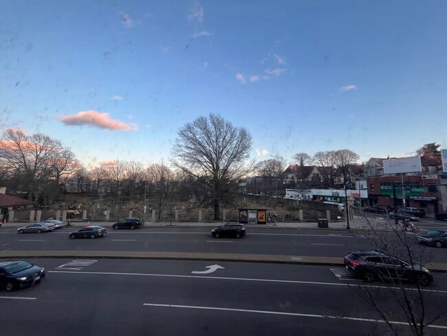 Building Photo - 600 Columbia Rd