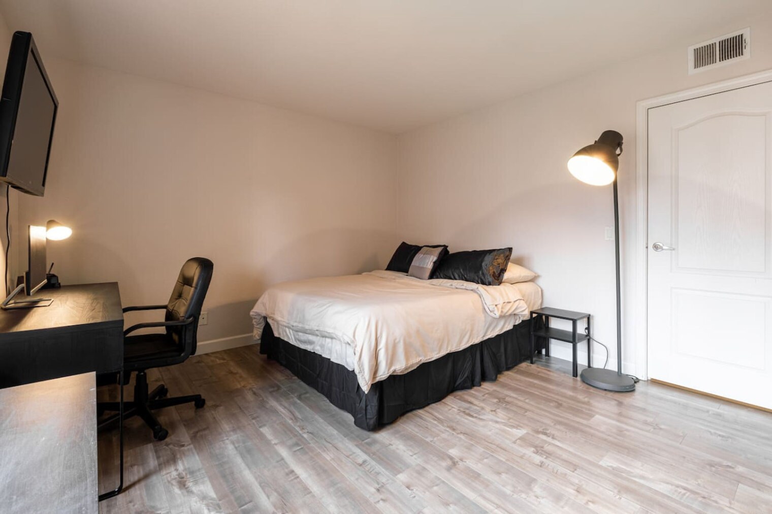 Building Photo - 12067 Alta Carmel Ct