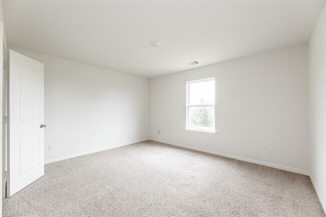 Building Photo - 541 Amberwood Pk Dr