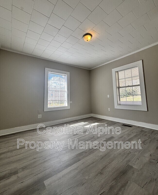 Building Photo - 880 Wellman St