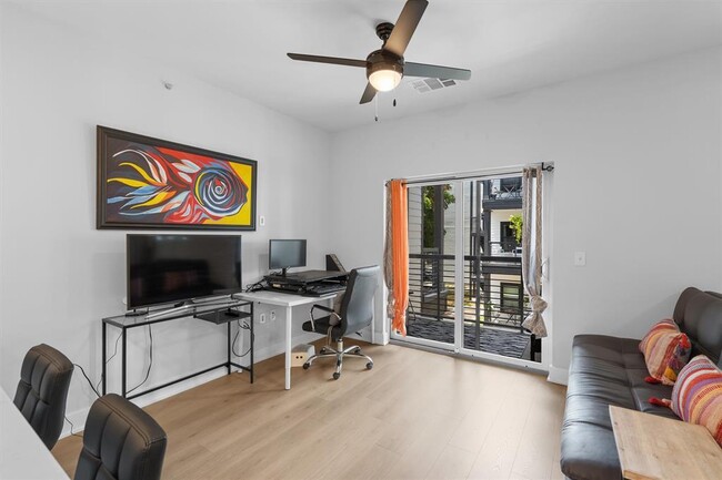 Primary Photo - 3101 Govalle Ave