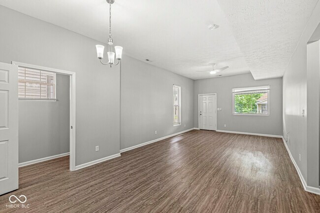 Building Photo - 2345 N Kenwood Ave