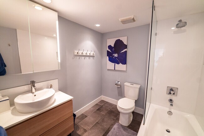 Building Photo - 4337 Marina City Dr