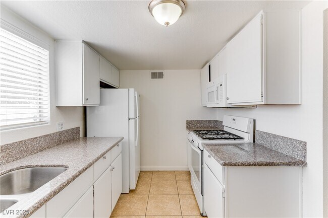 Building Photo - 4605 Cinderella Ln