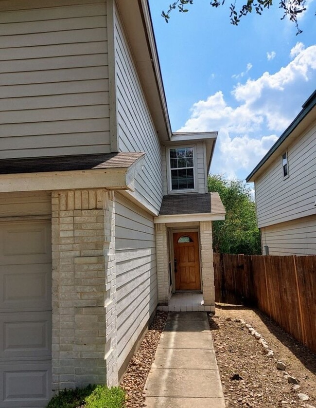 Building Photo - Charming two-story home in the Bluffs at W...