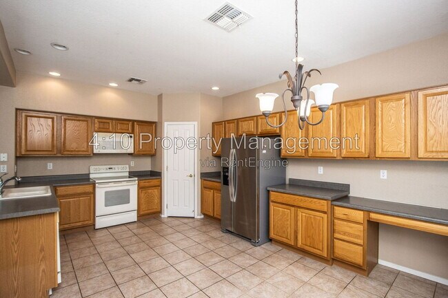Building Photo - 951 E Bellerive Pl