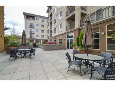 Building Photo - Downtown Bellevue Studio Condo BelleArts