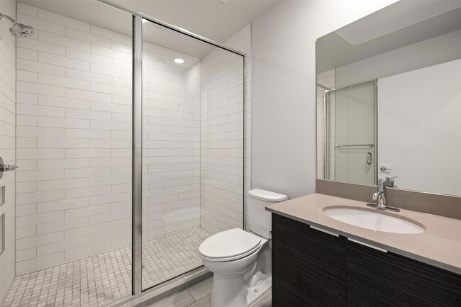 Building Photo - 1800 E 4th St