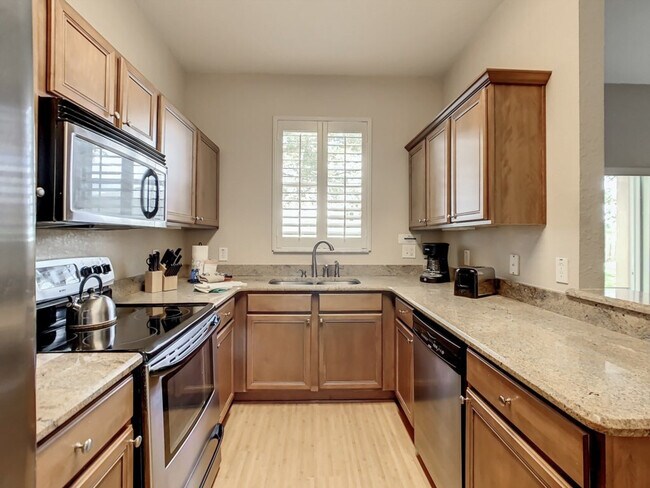 Building Photo - 3010 Calabria Ave