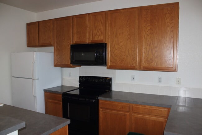 Building Photo - 2544 Begonia Ct