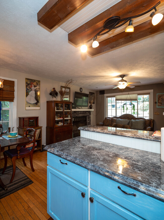 Fully stocked kitchen - 2665 Merry Rd