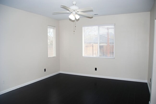 Building Photo - Rancho Bravo Single Story 4 BR/2 Bath/2 Car Garage in South Reno